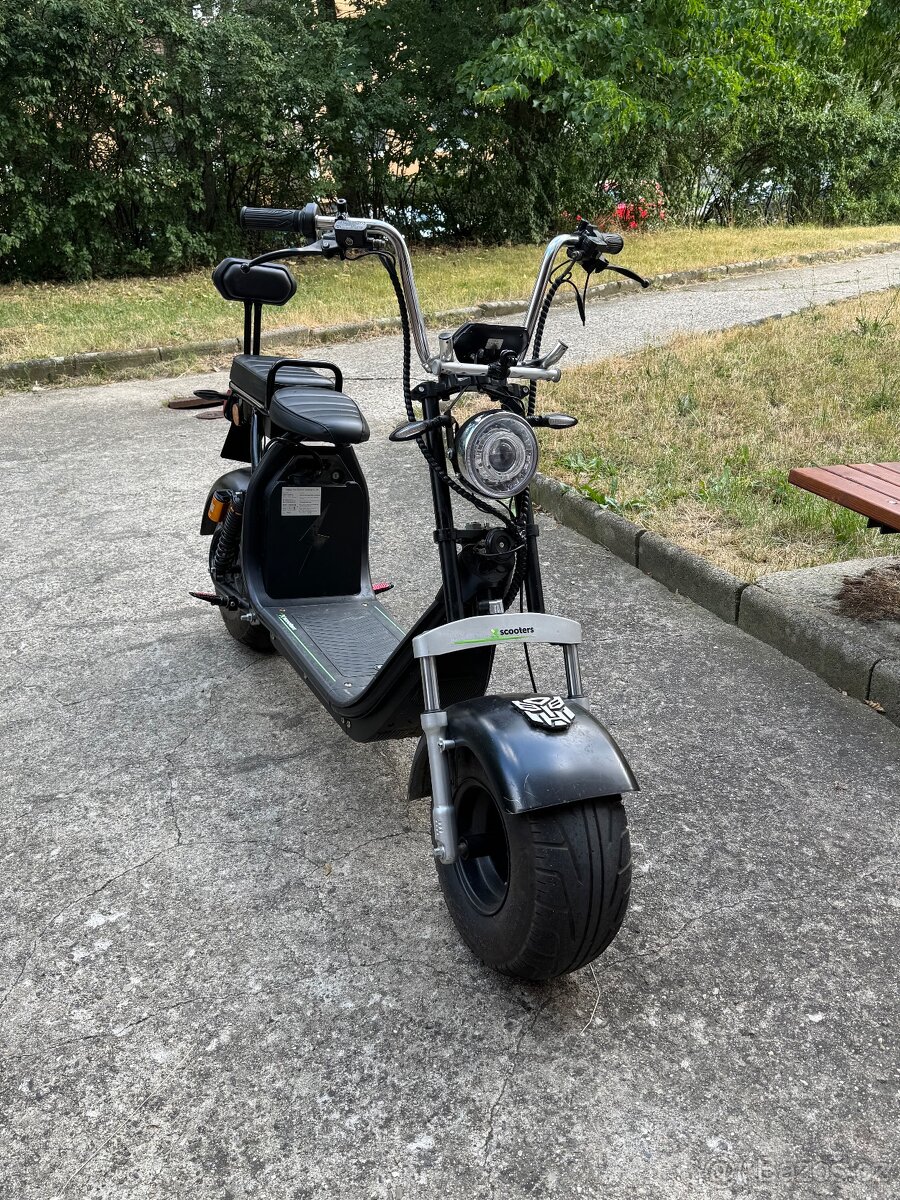 Elektro skútr X-Scooter 1.2 kW – pojízdný, 309 km