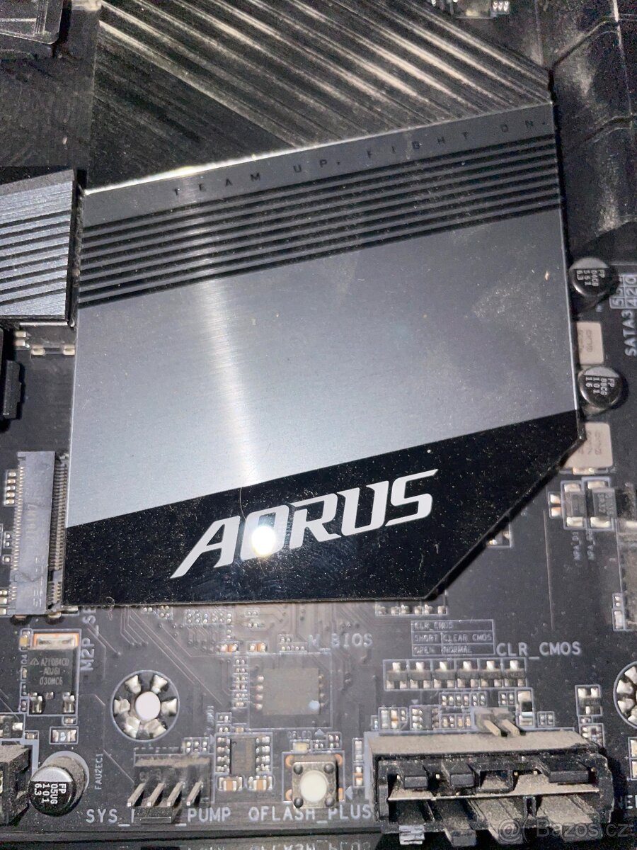 Prodám stále výkoný základní hardware