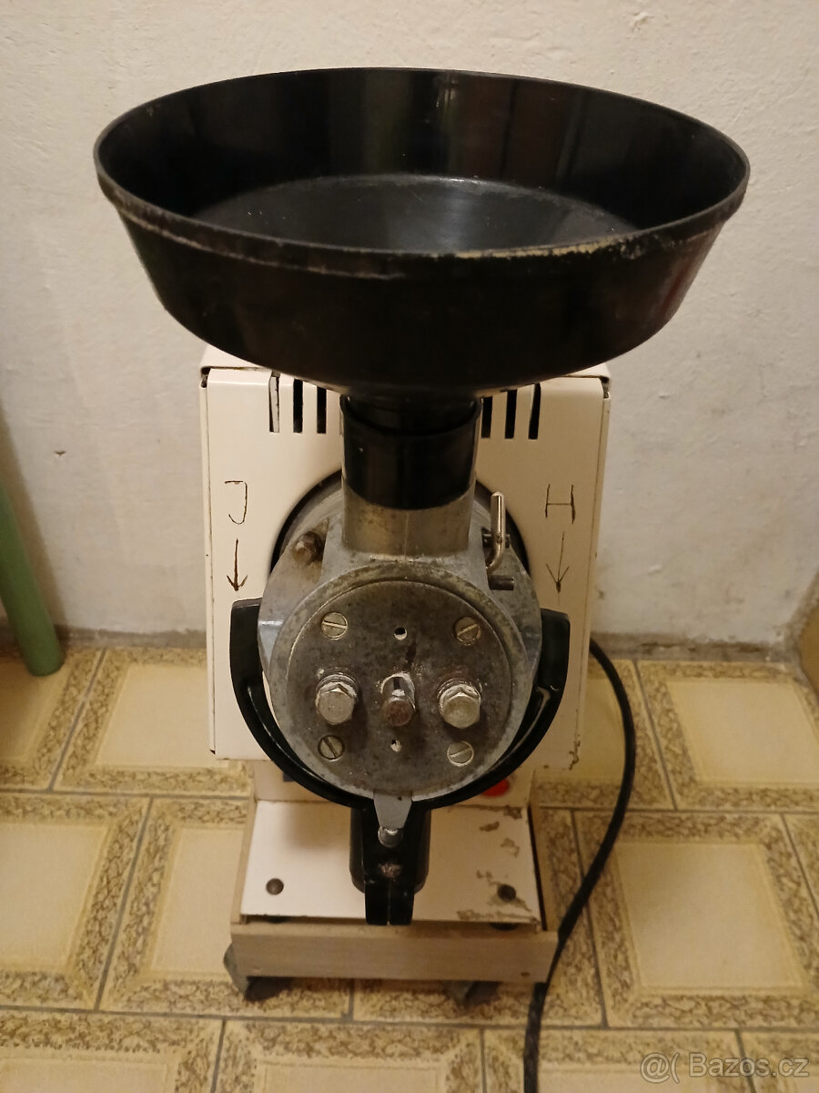 Prodám mlýnek na kávu, obilniny, slad OZAP KM7