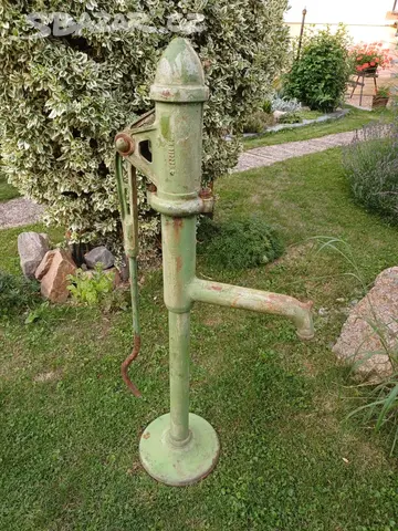 Stara litinova pumpa