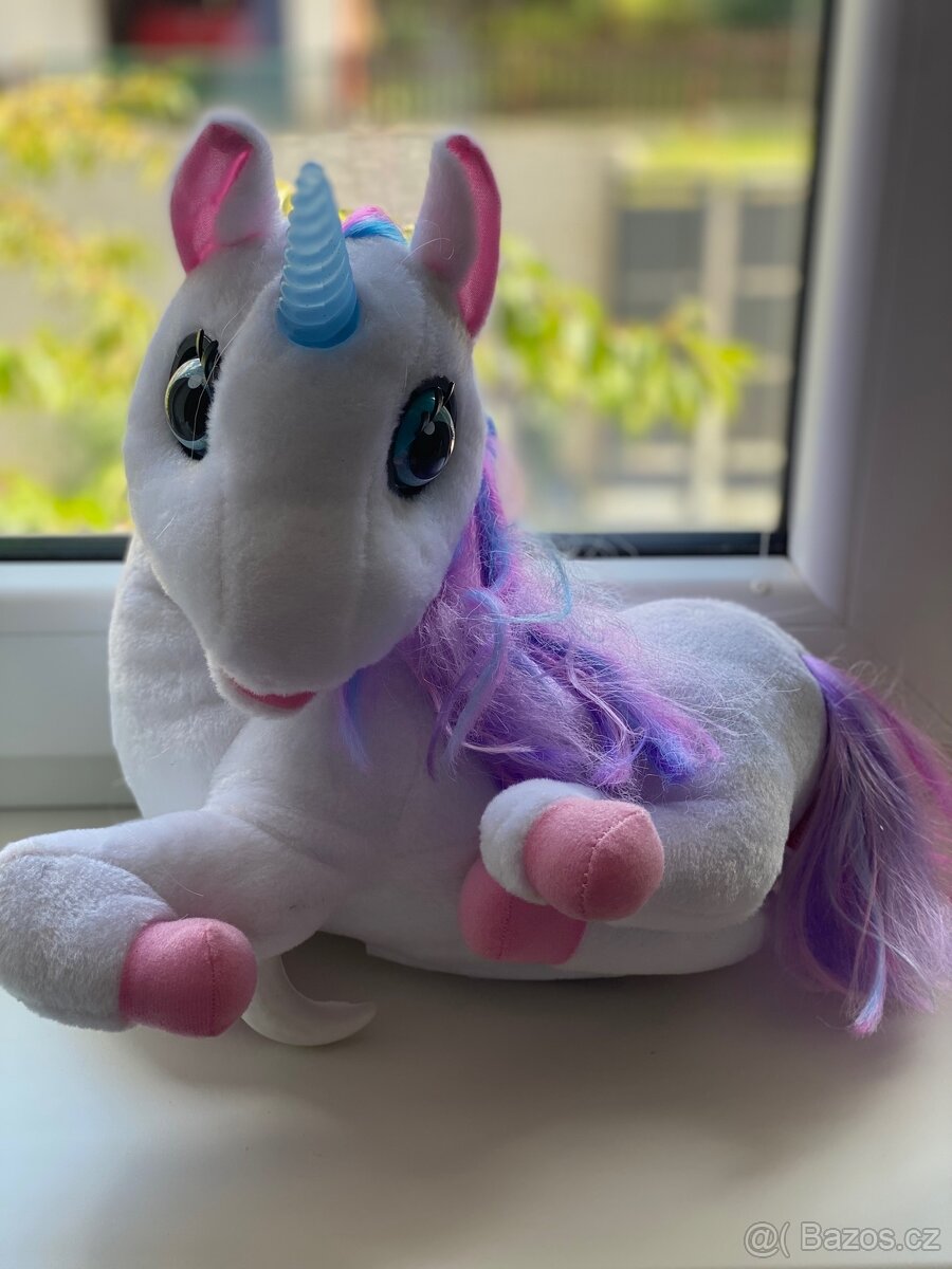 Luna - mluvící jednorožec