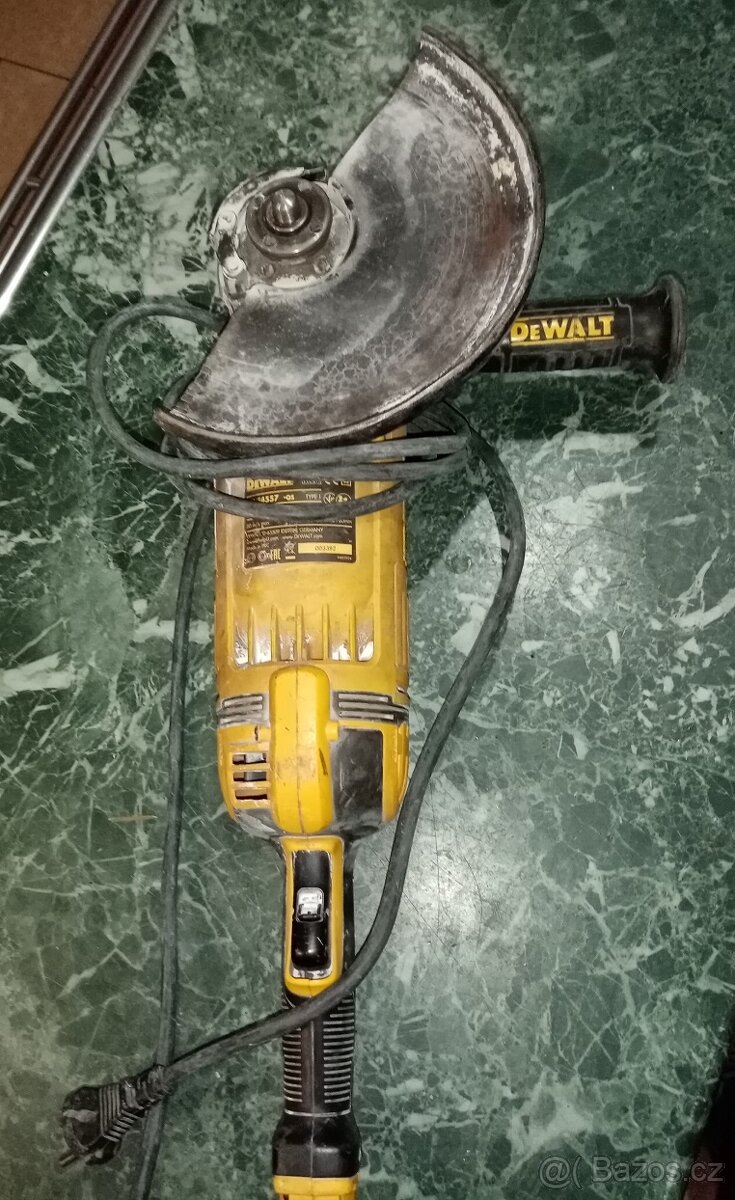 Bruska DEWALT DVE4557QS