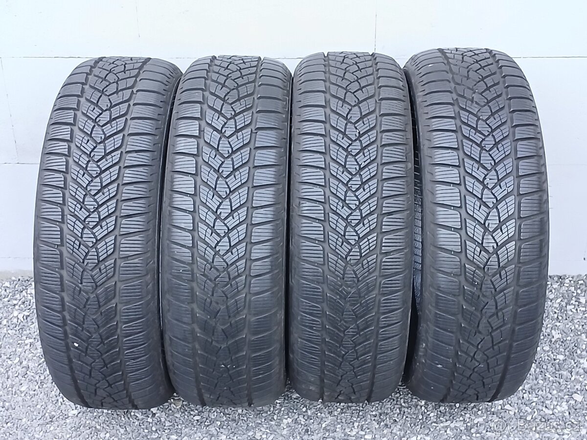 Zánovní zimní pneu Fulda 205/60/17 vzorek 8,5mm