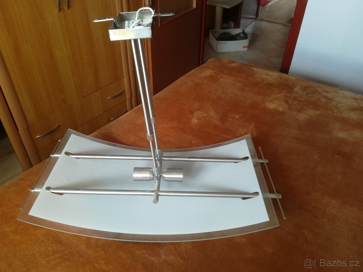 Prodám pěkný, funkční lustr.