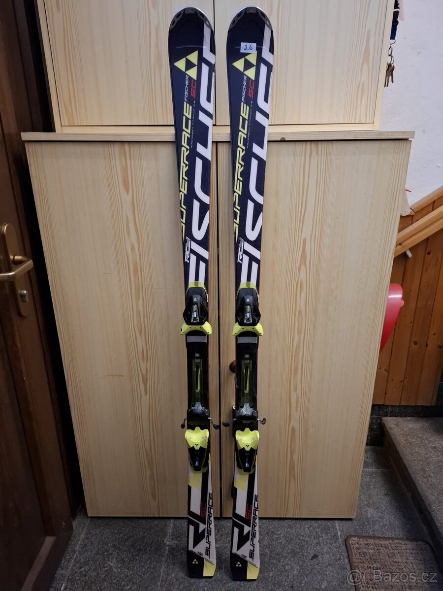 Sjezdové carvingové lyže FISCHER v délce 165 cm