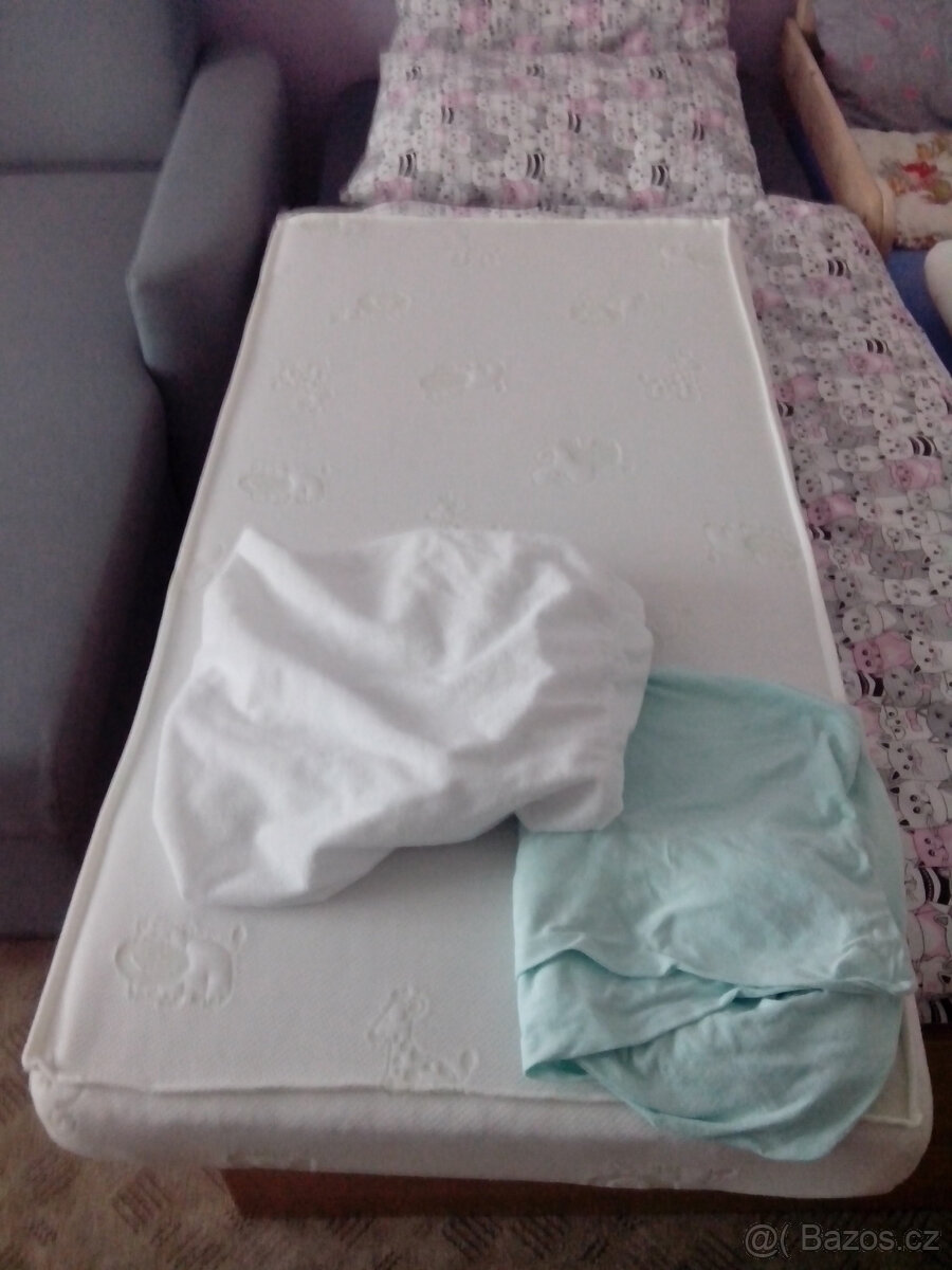 Prodám levně matraci do dětské postýlky