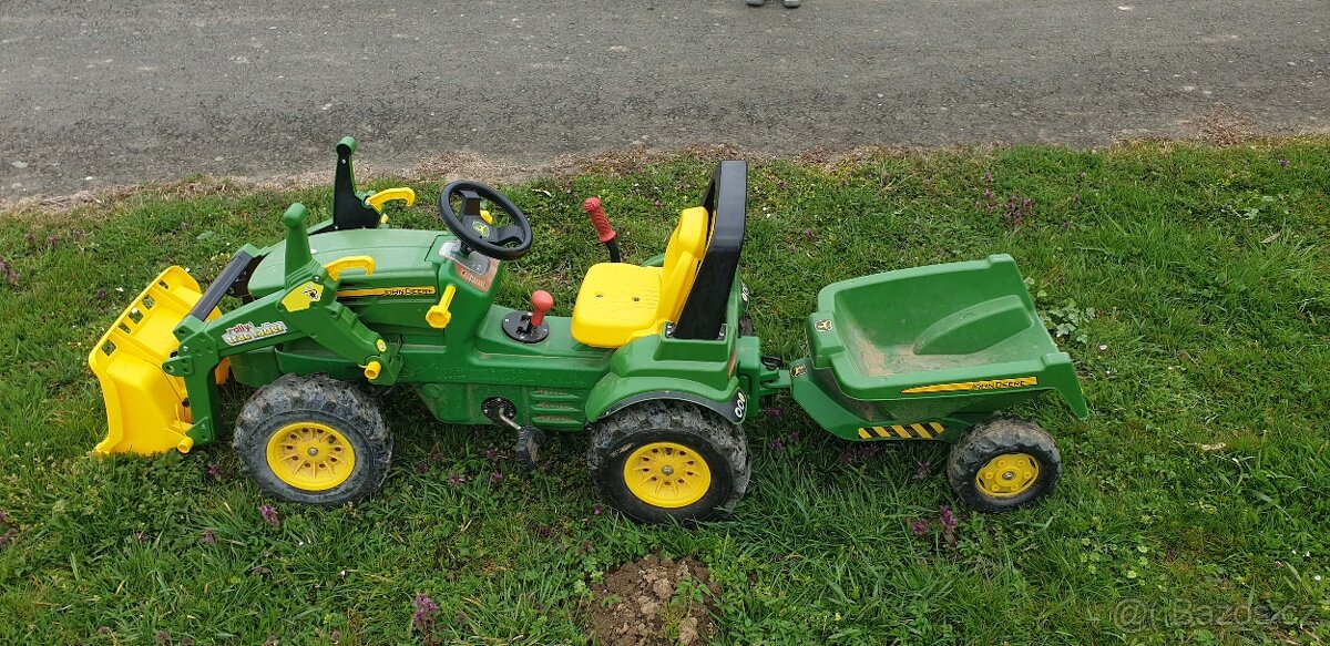 Šlapací traktor John deere