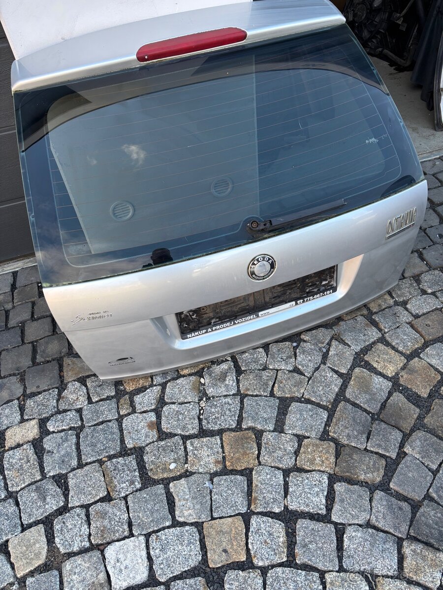 Škoda Octavia 2 Combi - zadní víko kufru