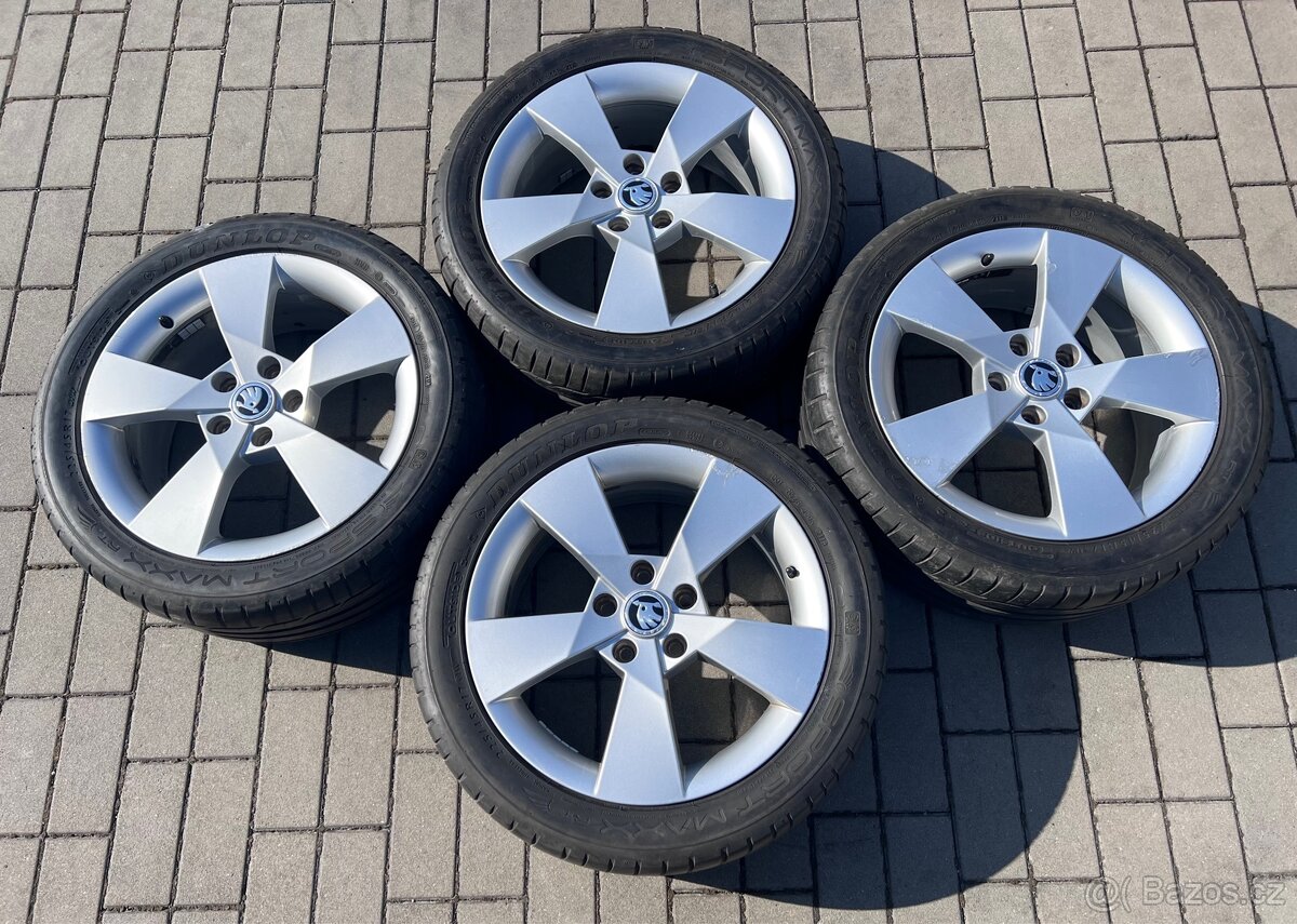 Octavia - 17 Denom + letní 225/45 Dunlop