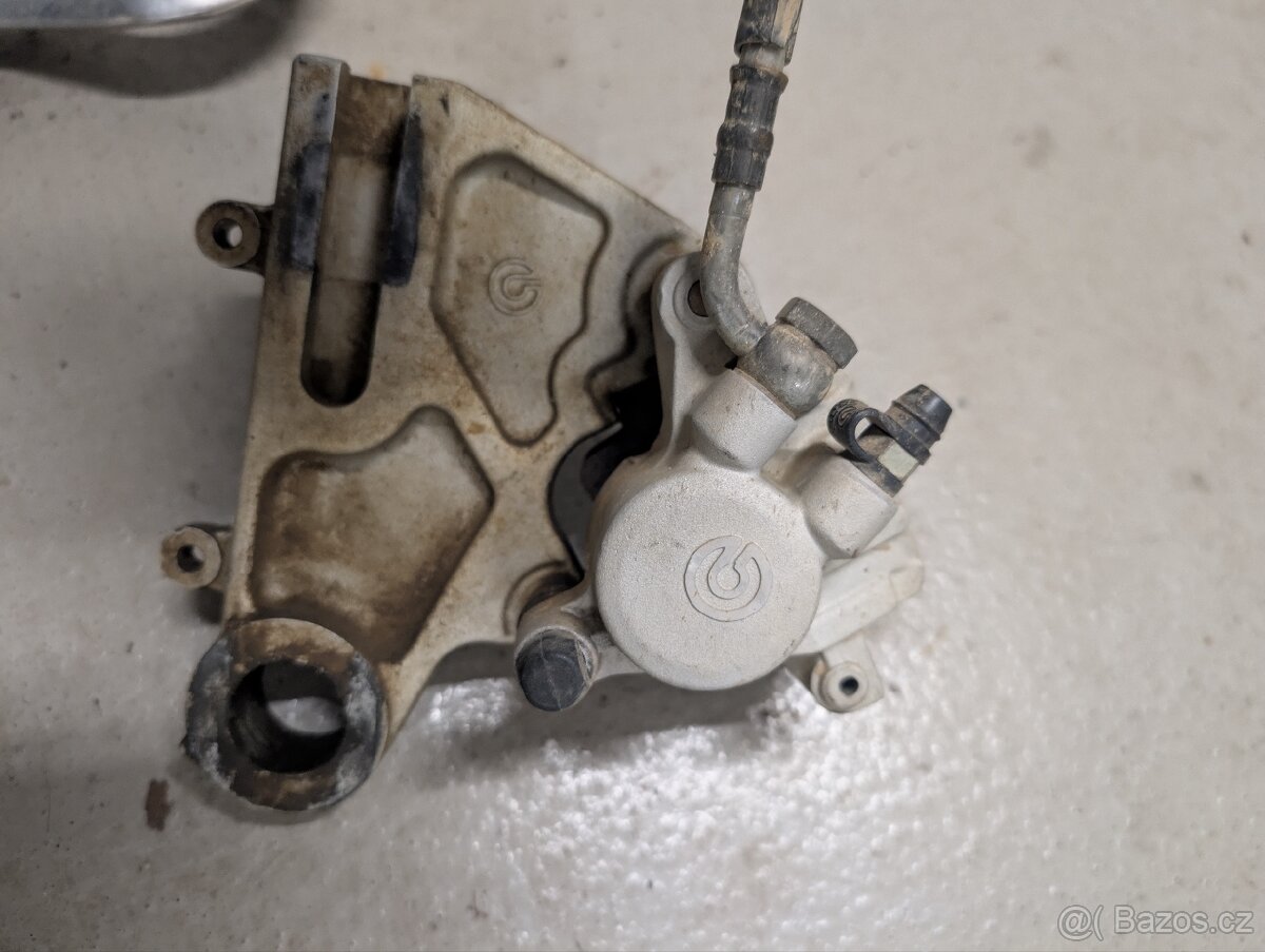 Zadní brzda Brembo