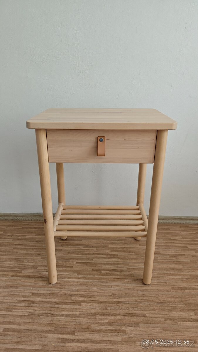 Noční stolek IKEA BJÖRKSNÄS