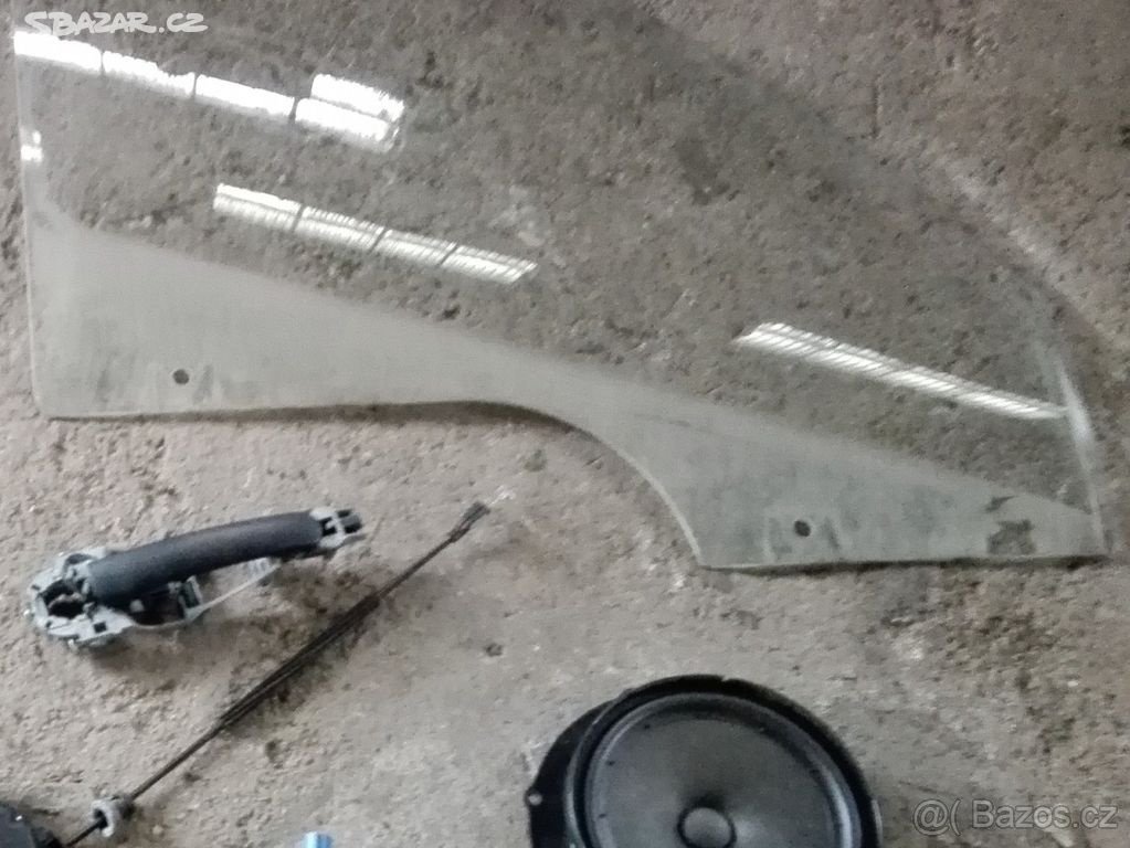 Škoda Octavia 2 sklo pravé přední čiré