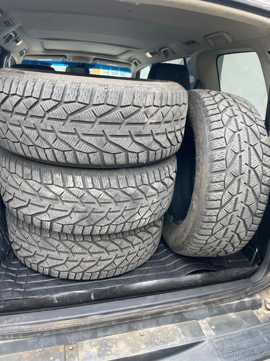 zimní pneumatiky Mitsubishi Pajero