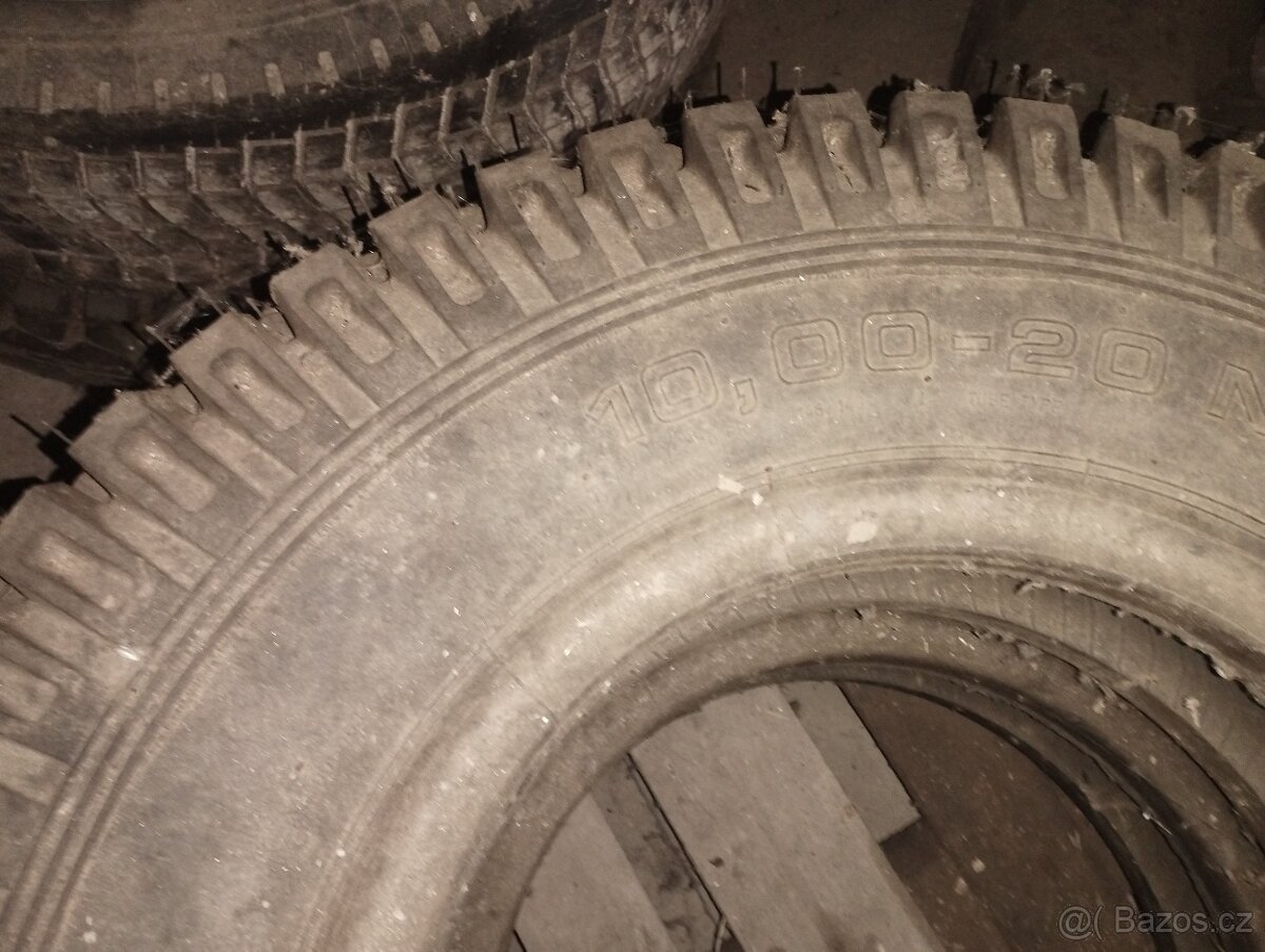 Pneu 10,00 - 20