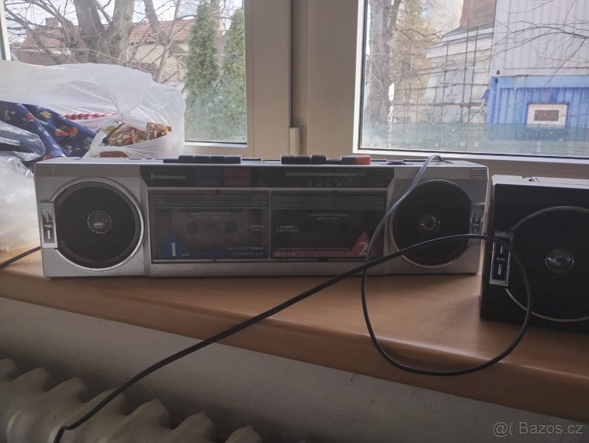Rádiomagnetofon retro
