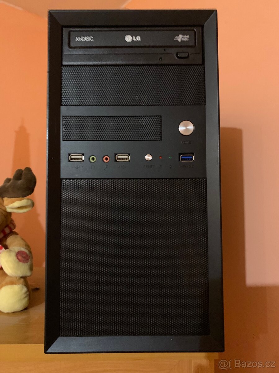 Starší Herní PC komplet s Win 11