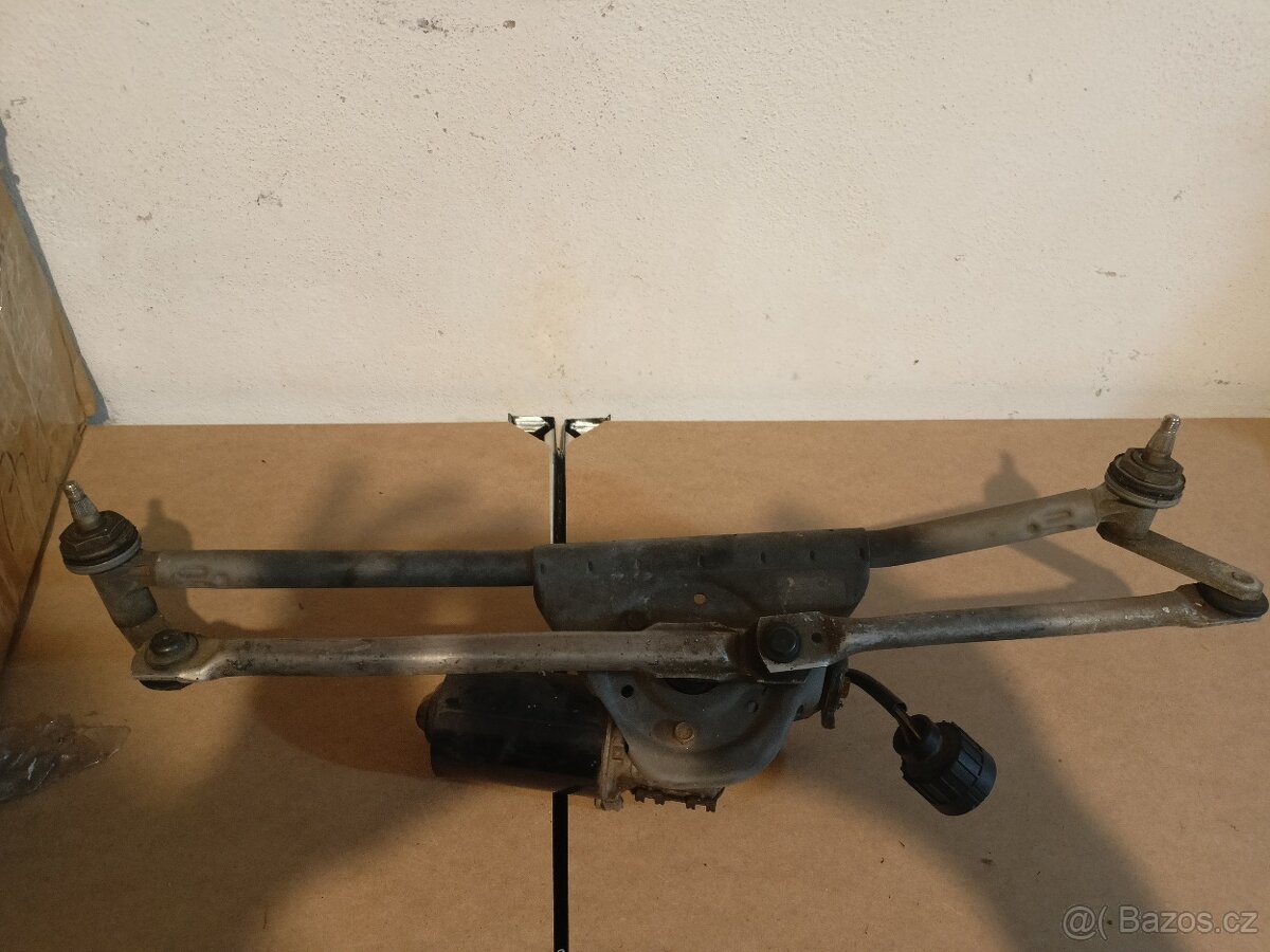 Mechanismus stěračů E36
