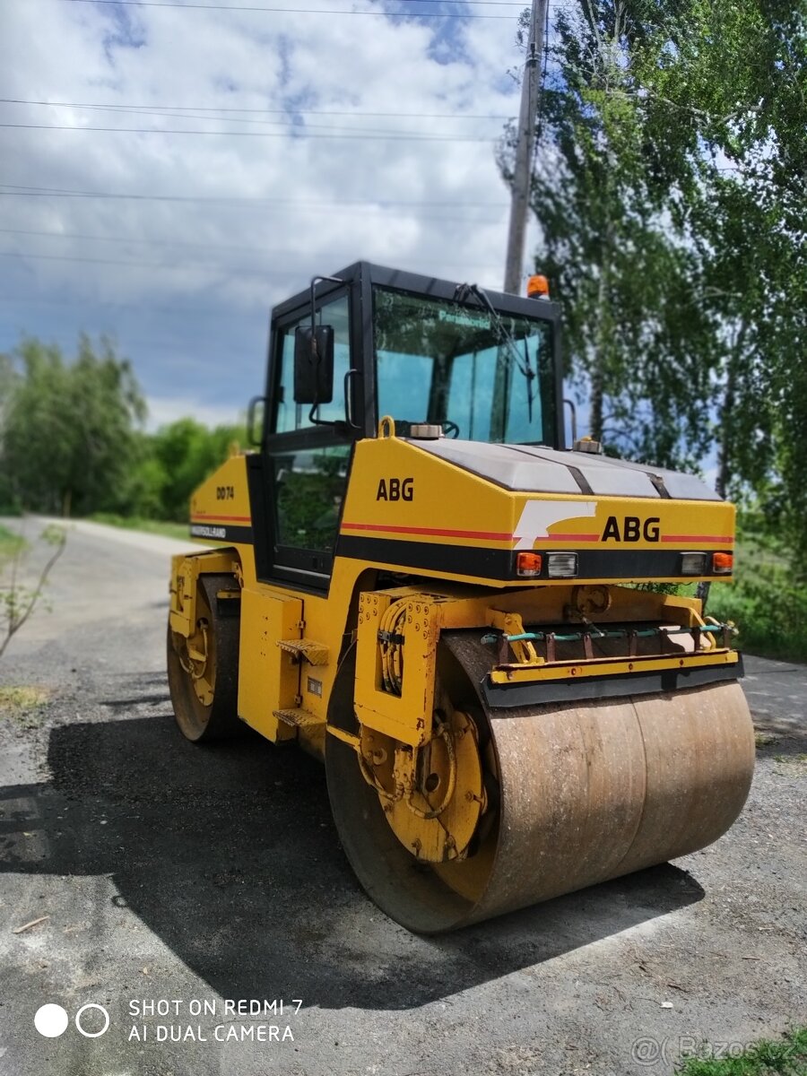 Vibrační válec ABG 8 t