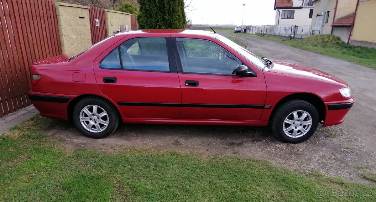 Zadní nárazník Peugeot 406 sedan