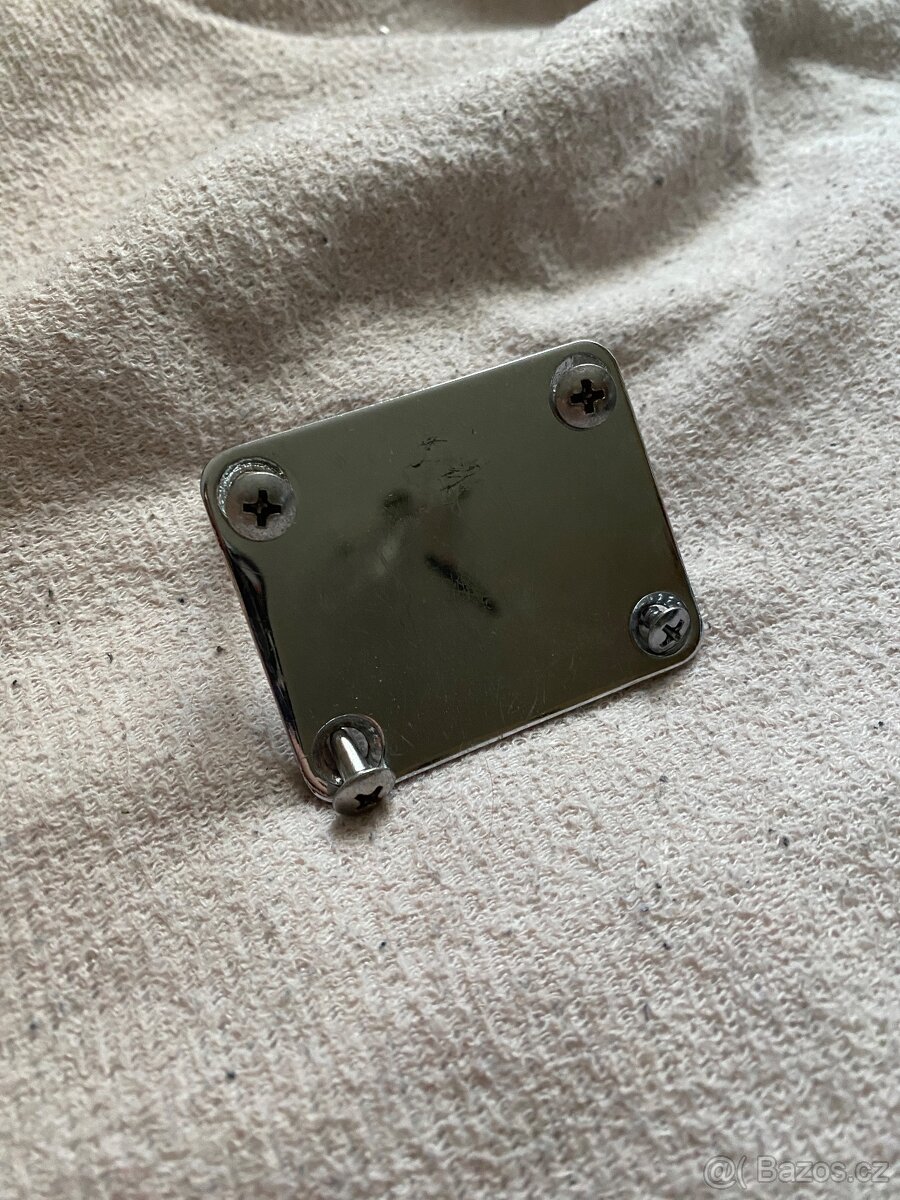 Backplate 4 díry stratocaster/telecaster