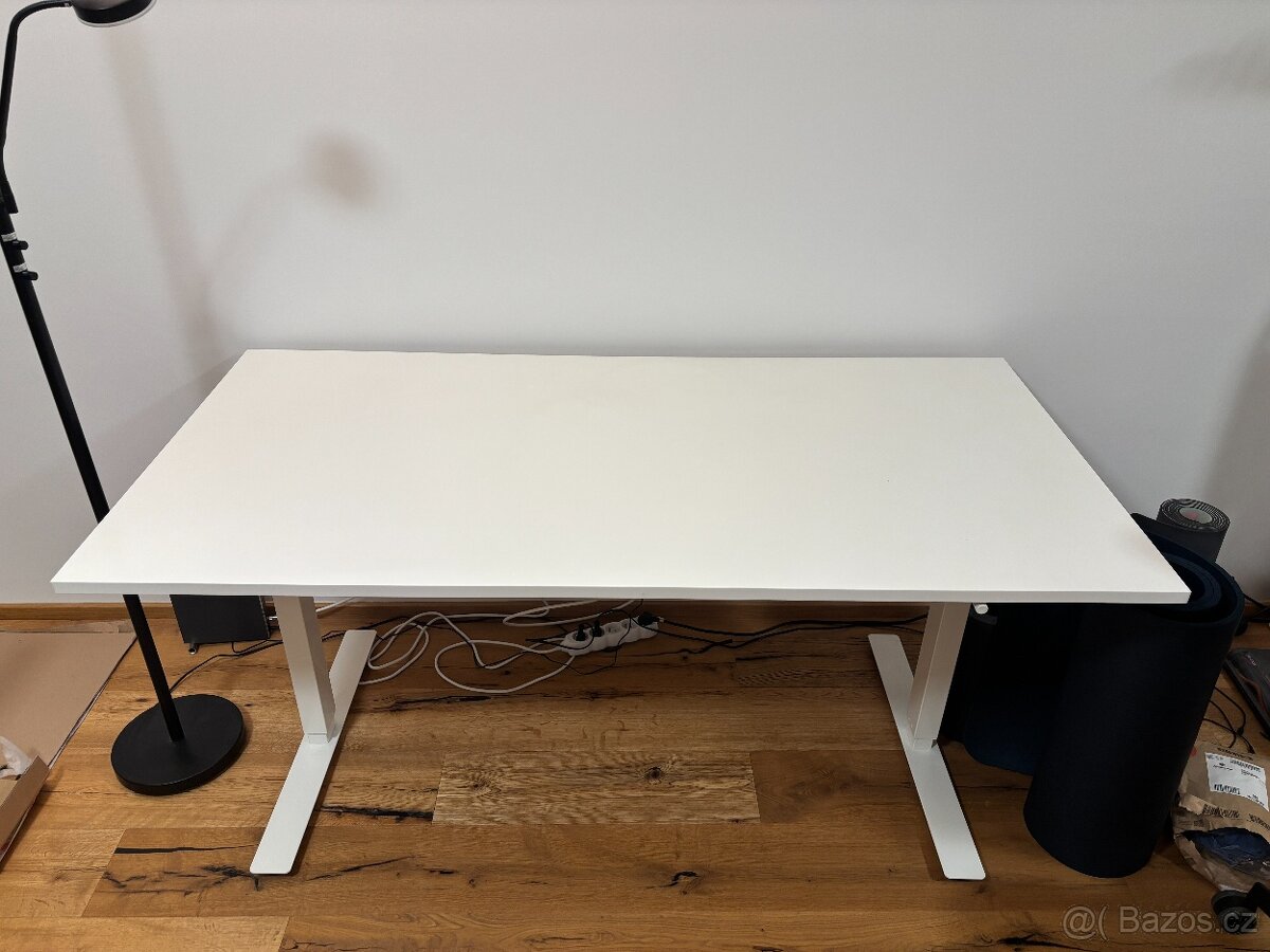 Bílý polohovací stůl Ikea (Trotten)