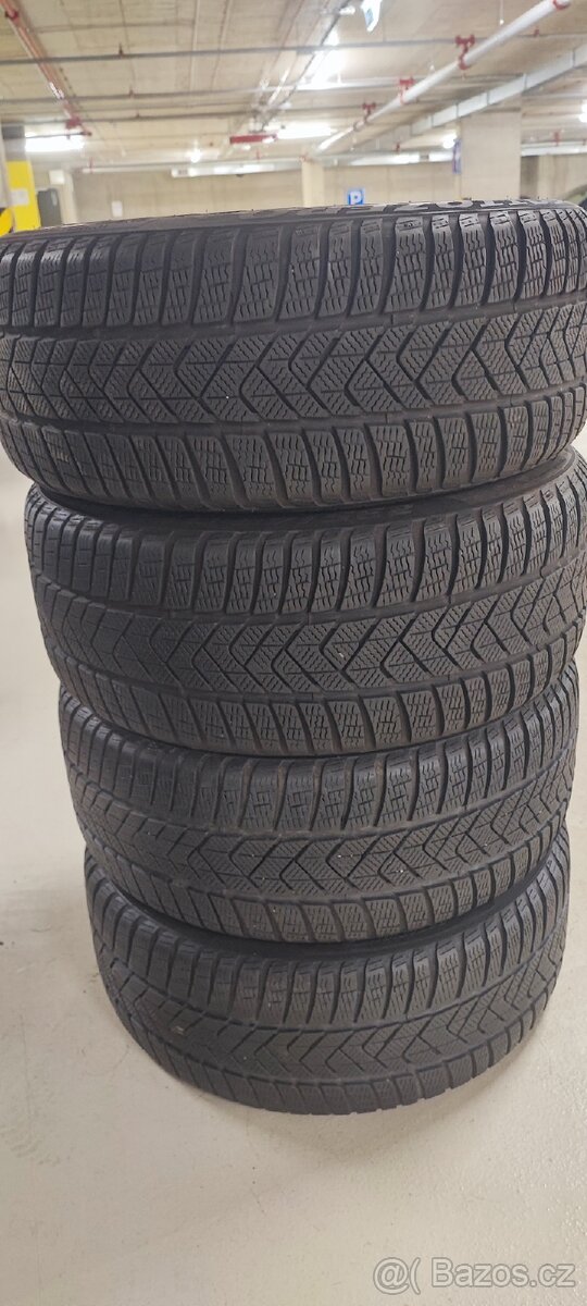 Zimní 235/45/18 Pirelli Sottozero 3 Winter, DOT4222, 7.5mm