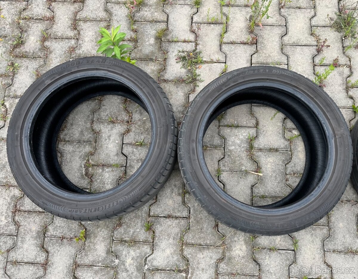 225/45 R17