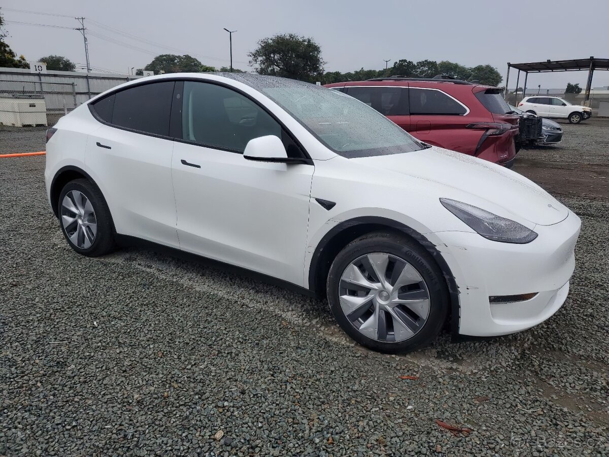 Tesla Model Y 2024 –  SUV s pohonem všech kol