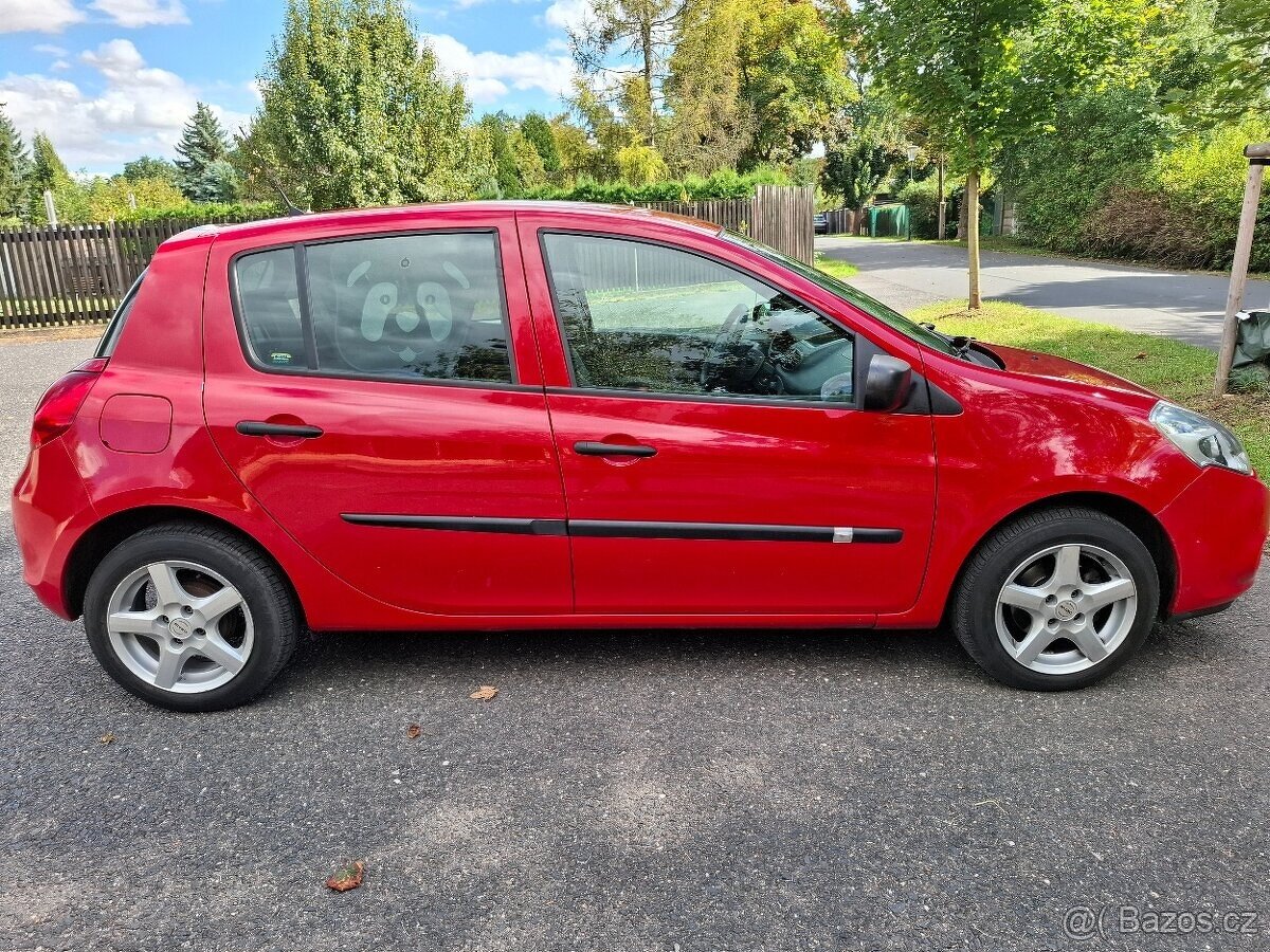 Prodám Renault Clio 1.2 48 kW Nová STK Najeto pouze 50 tisíc