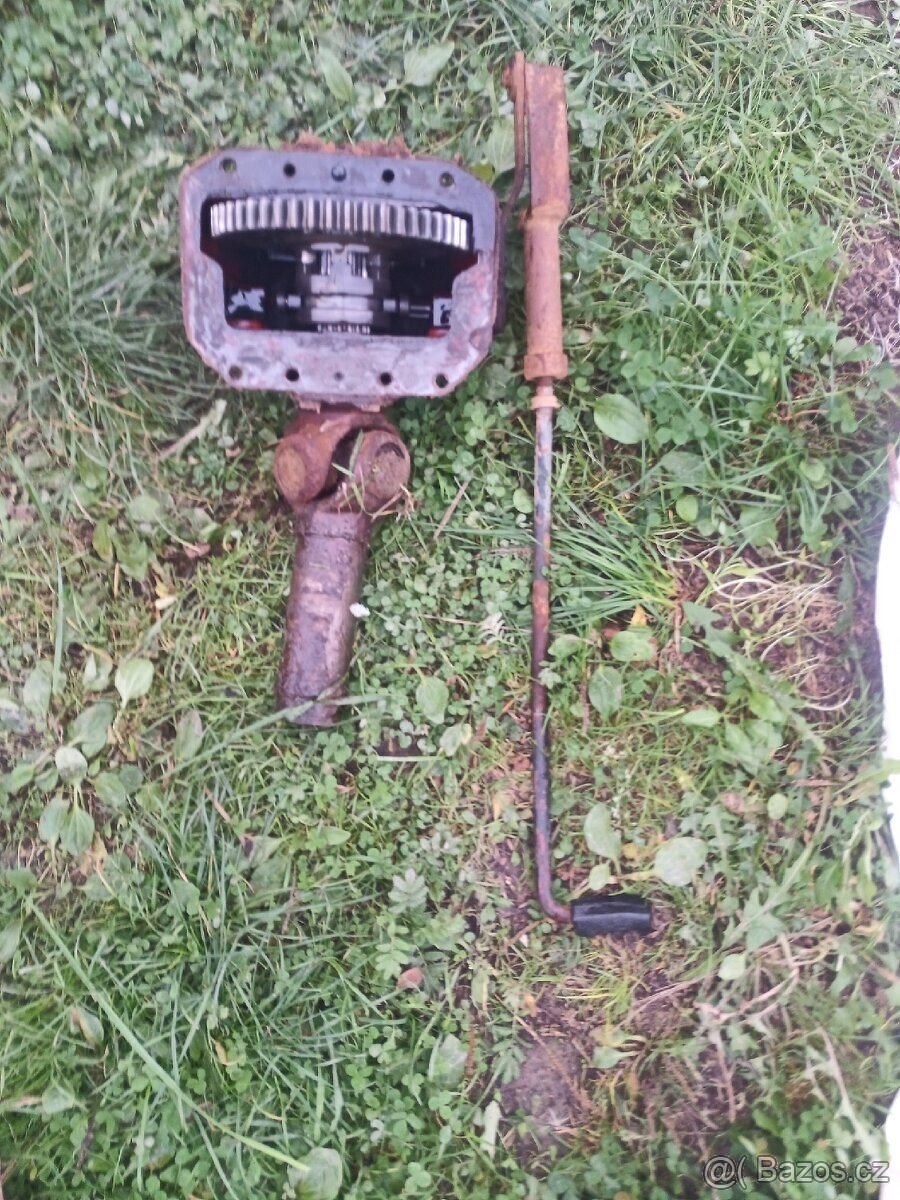 Skříňka pro zapínání náhonu zetor