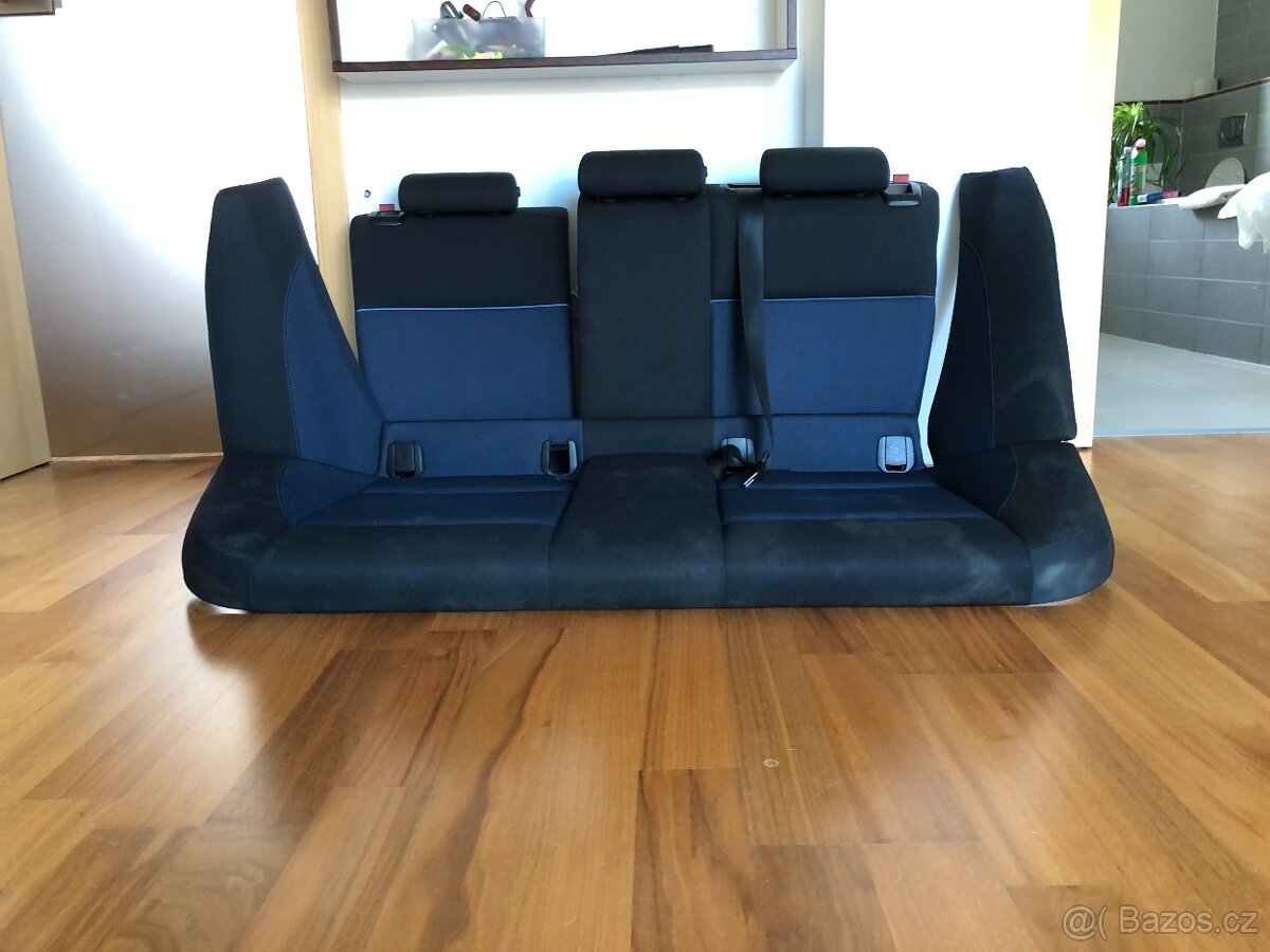 Zadní sedadla BMW E87 120D – originál, velmi pěkný stav