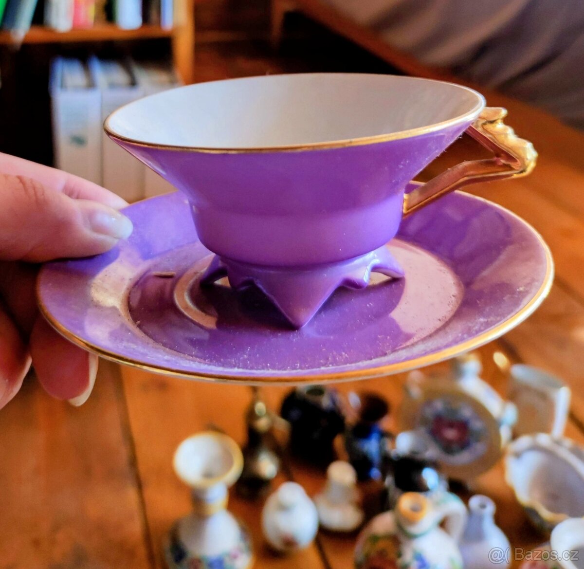 staré šálky s podšálkem