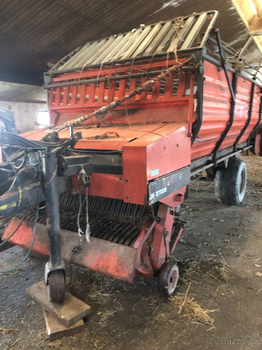 Sběrací vůz na seno i na zeleno