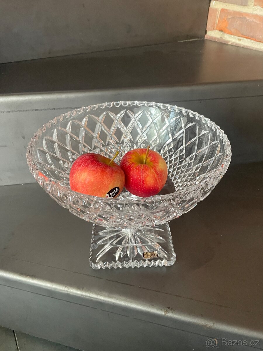 Broušená mísa velká