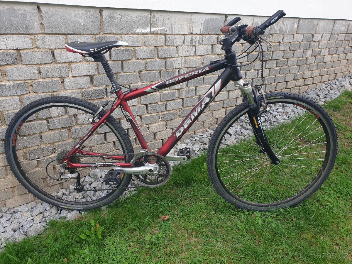 Krosové trekingové kolo Dema 28"