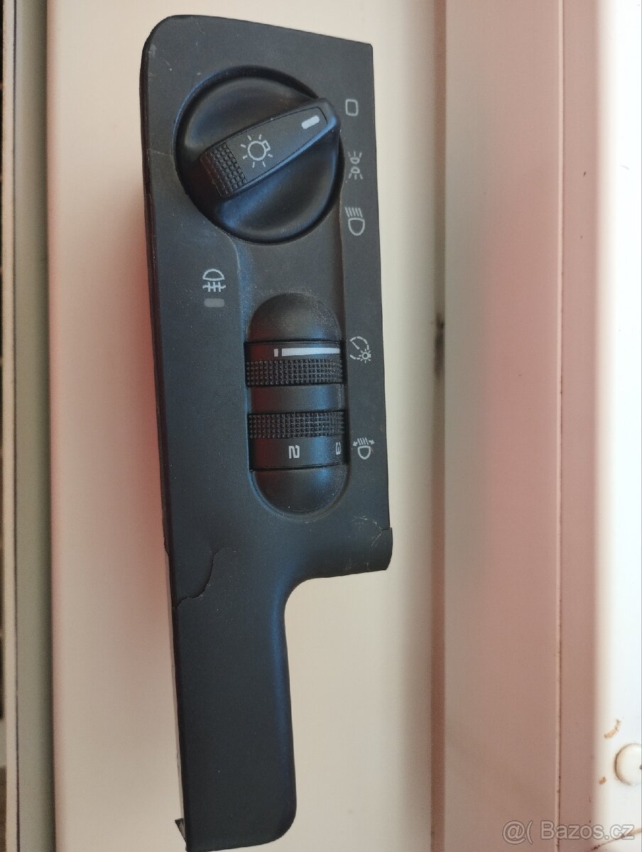 Vypínač světel VW Passat b4