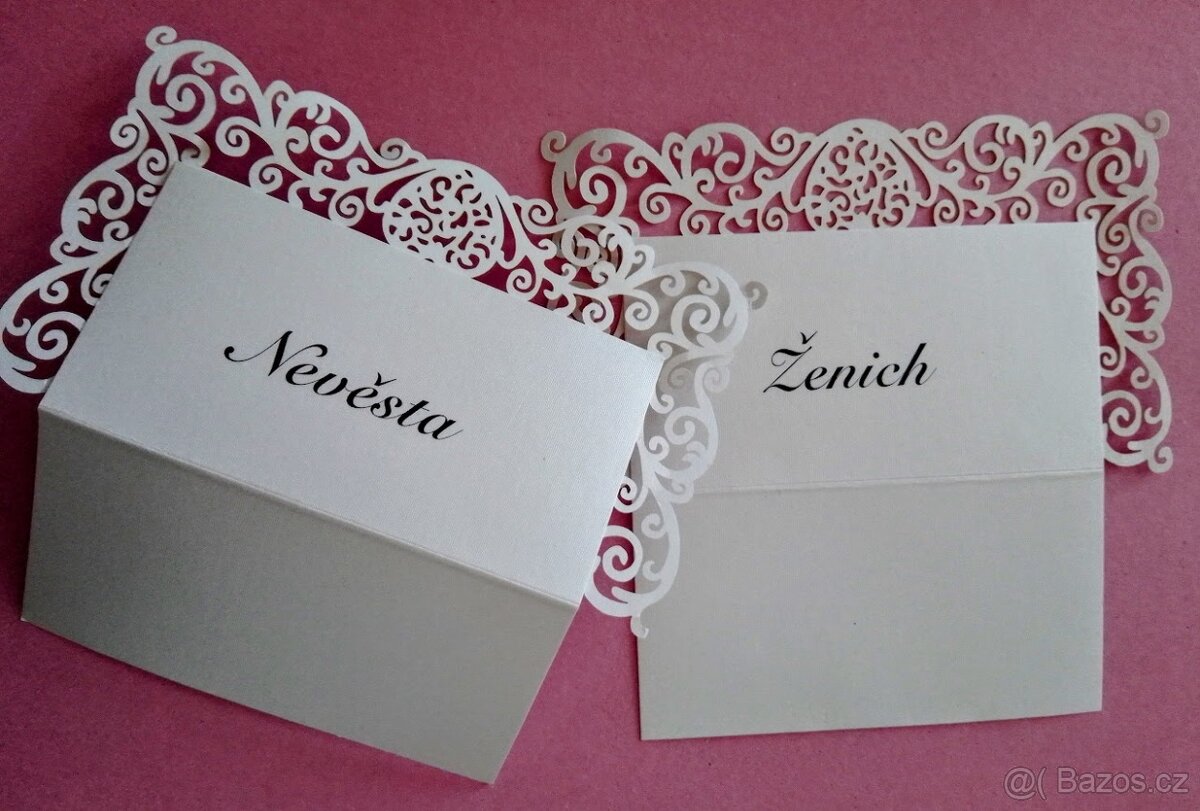 SVATBA, KŘTINY, RODINNÉ OSLAVY – krajkové jmenovky a ozdoby