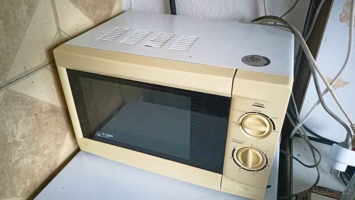 Mikrovlnná trouba