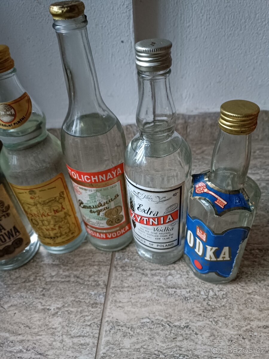 Retro, archivní nebo investiční alkohol 35-40 let originál .