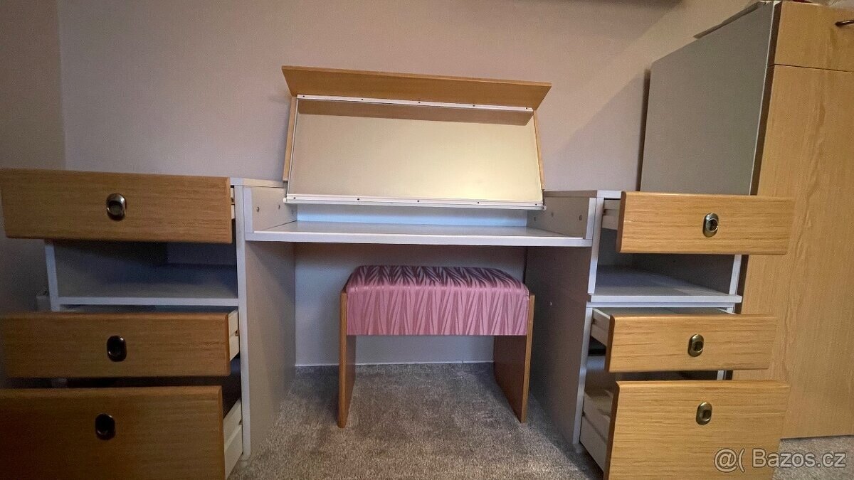 Toaletka se zrcadlem – zachovalá