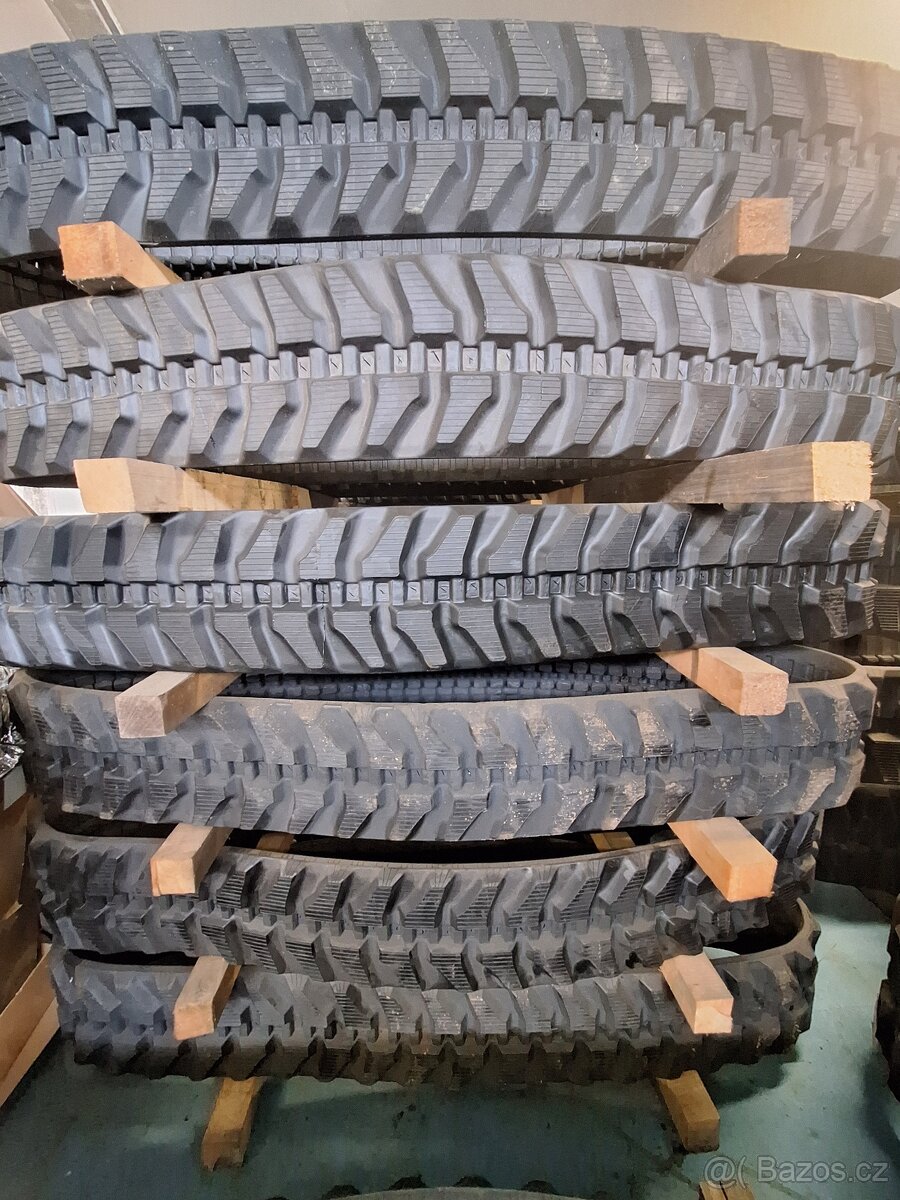 Gumové pásy pro stavební stroje