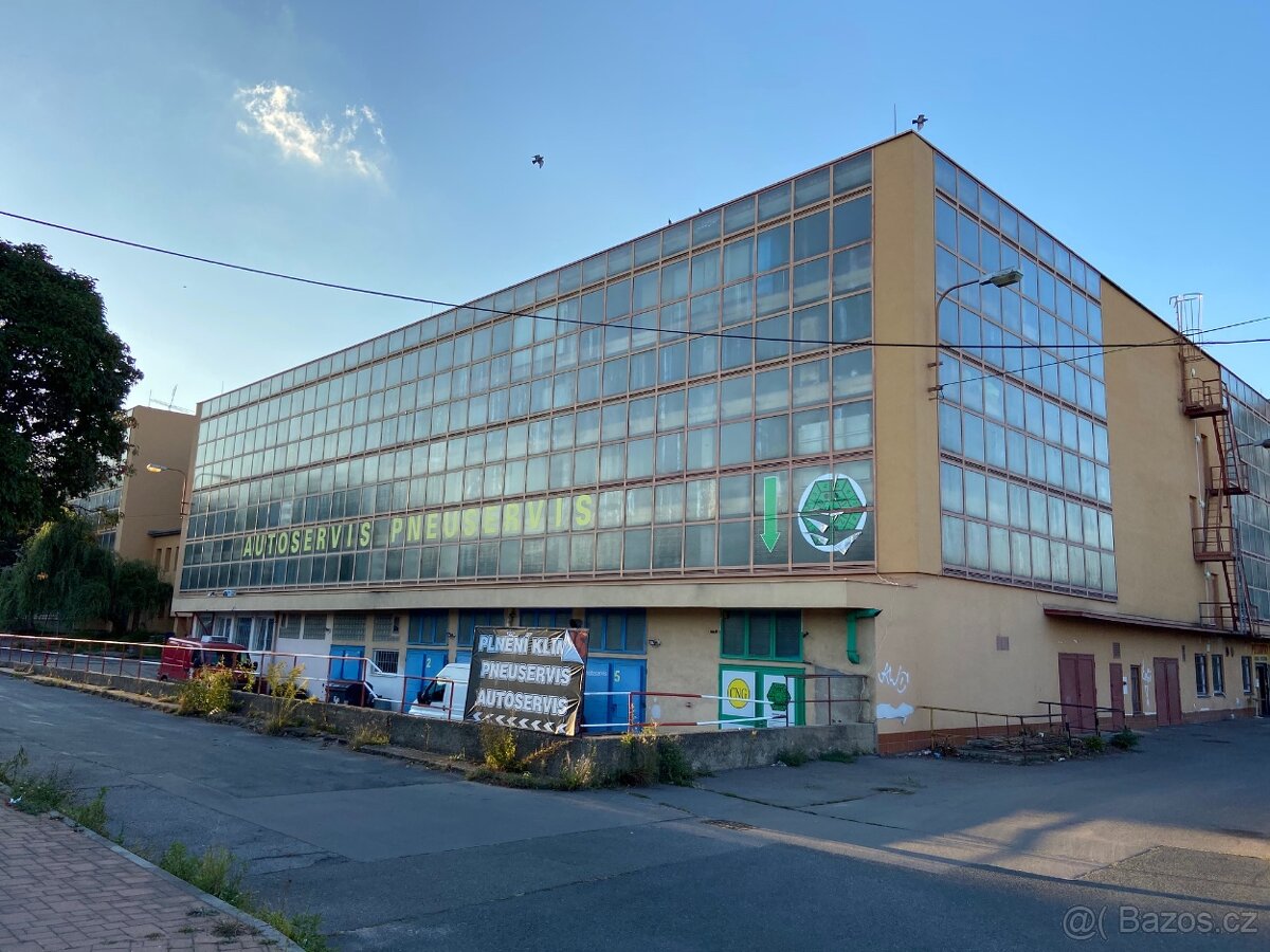 prodám garážové stání na Proseku P 9 Lovosická
