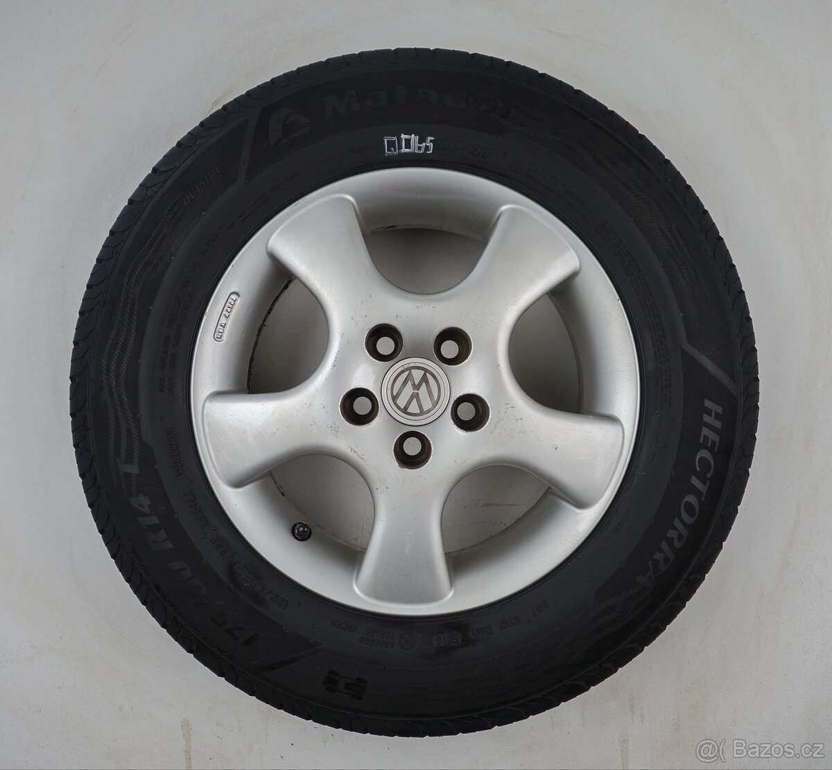 Volkswagen Golf - 14" alu kola - Letní pneu
