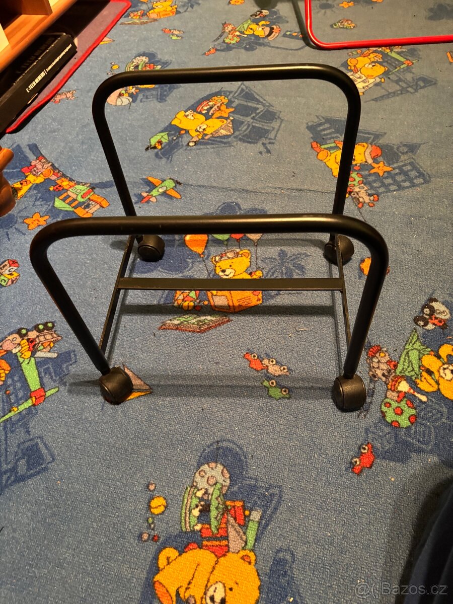 Podstavec pod PC pojízdný