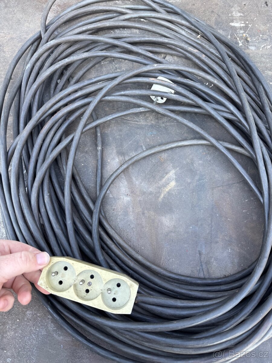Prodám prodlužovací gumový kabel 32,5