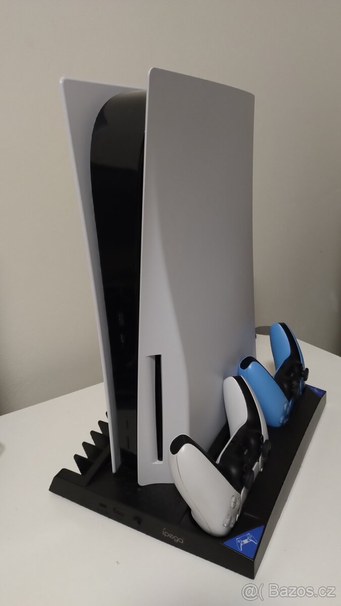 PS5 s mechanikou v záruce + 2 ovl. a chlazení