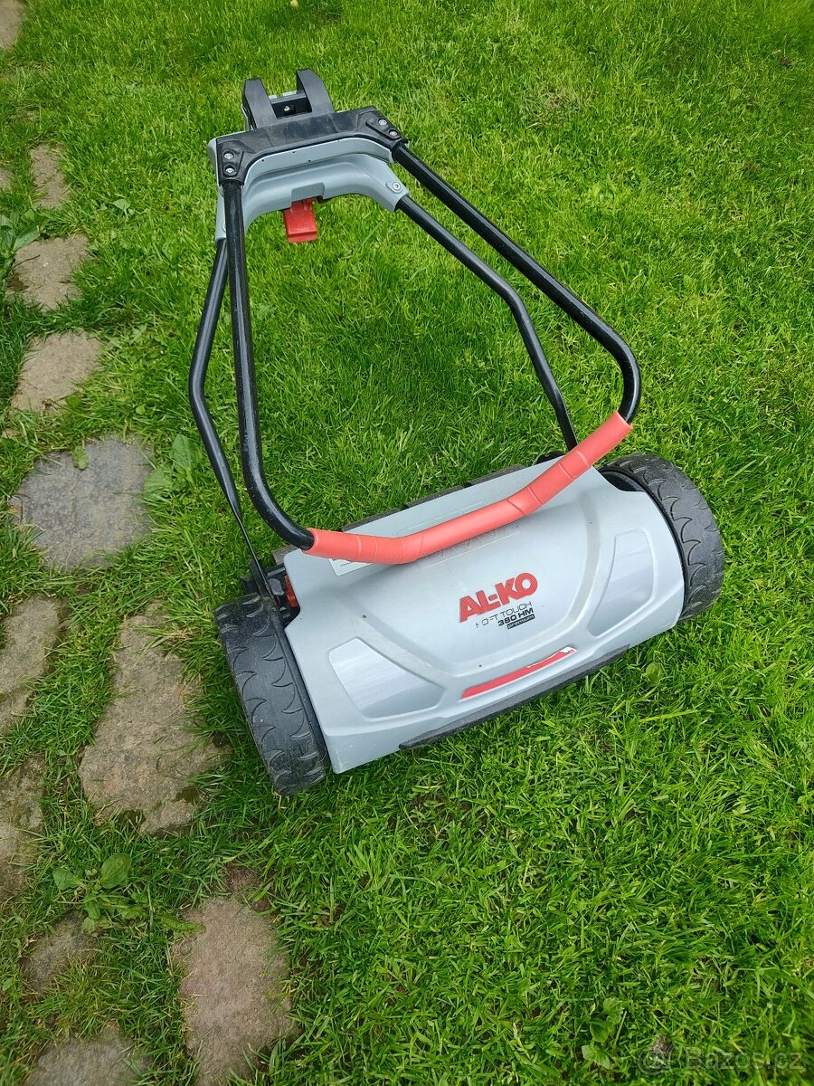 Ruční sekačka na trávu