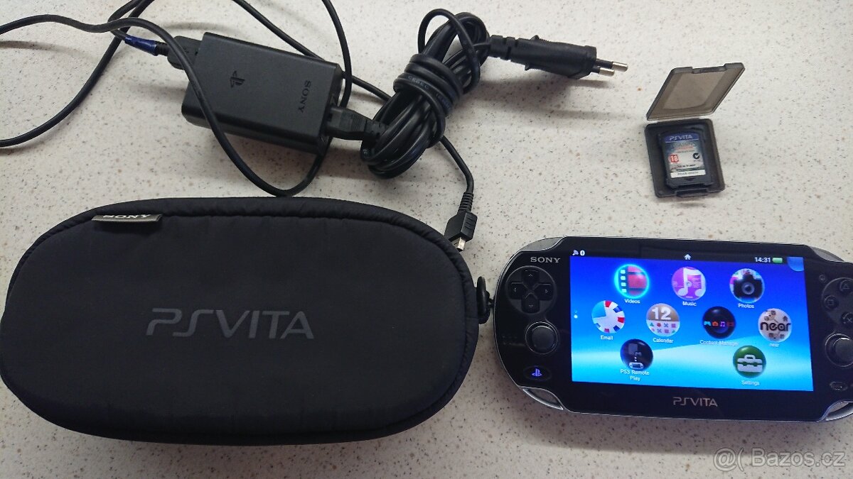 PS Vita + příslušenství + hra