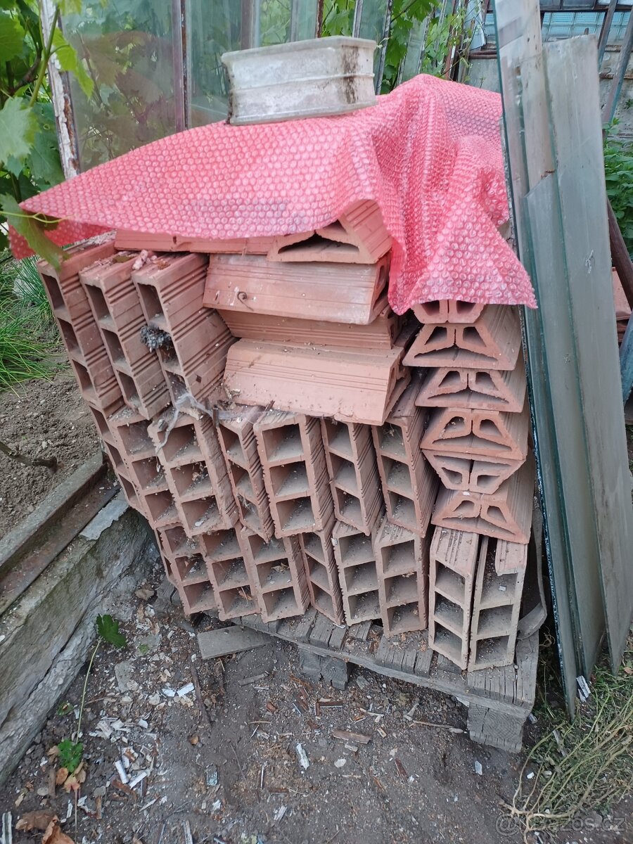 Hurdisky a jiný materiál