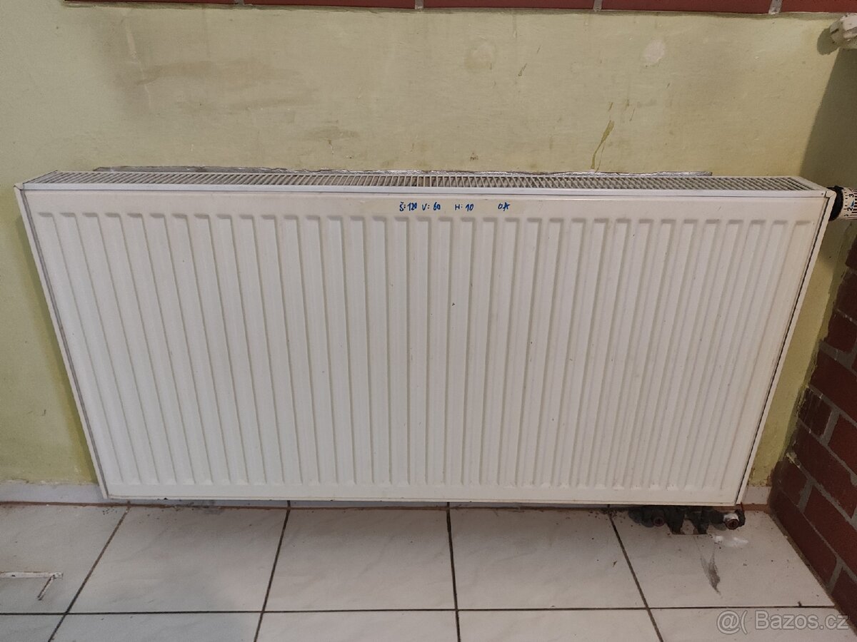8x Radiátory typ 22(hl.100mm) a typ 33 (hl.155mm)